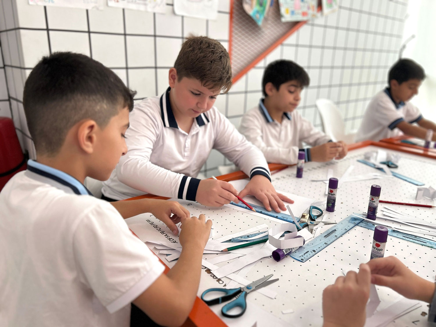 Paytaxt məktəbliləri “Bilim Bakı”da təlimlərdə iştirak edirlər