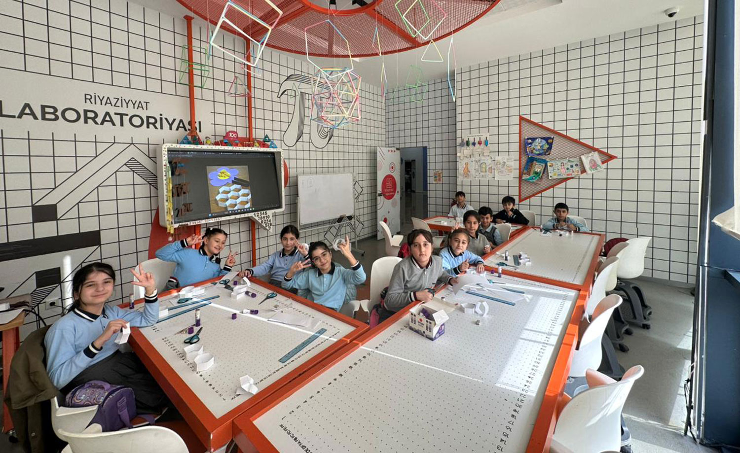 Paytaxt məktəbliləri “Bilim Bakı”da təlimlərdə iştirak edirlər