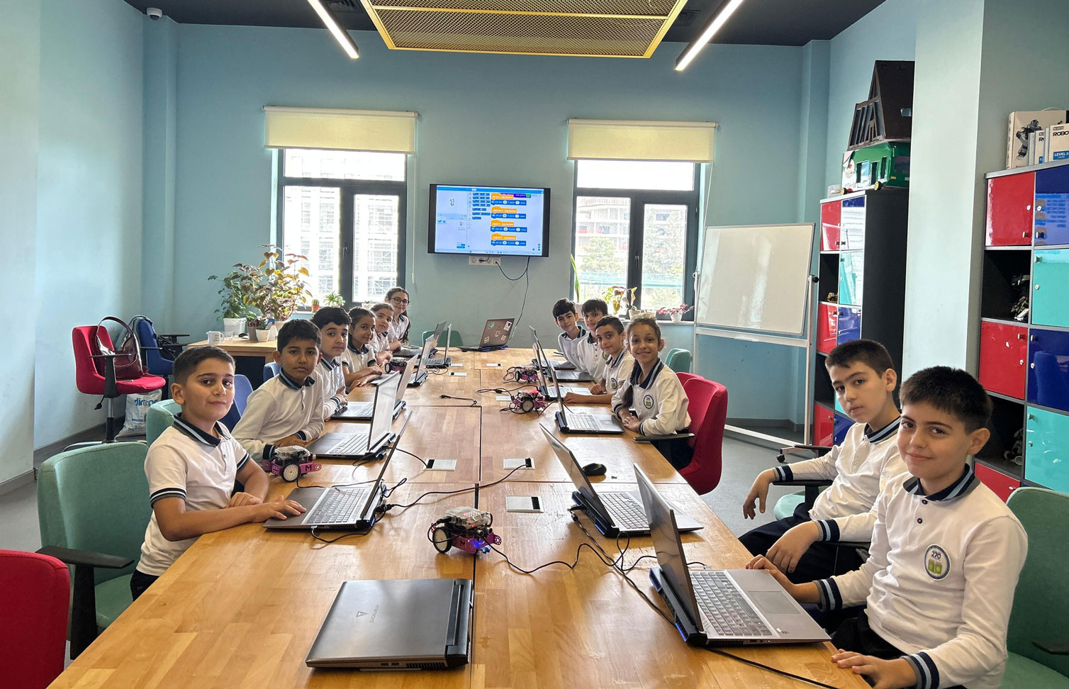 Paytaxt məktəbliləri “Bilim Bakı”da təlimlərdə iştirak edirlər