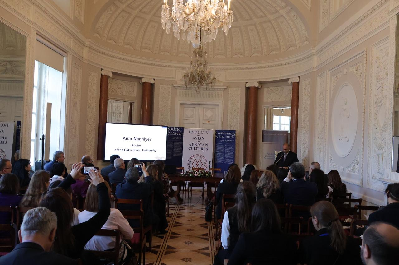 BSU-nun rektoru Varşava Universitetində çıxış edib