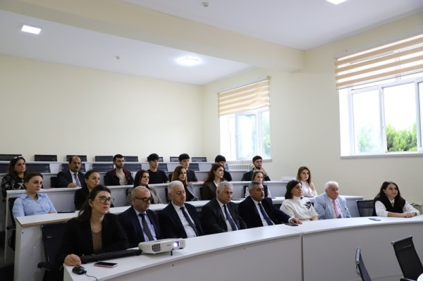 LDU-da Yusif Məmmədəliyevin yubileyinə həsr olunmuş “dəyirmi masa” keçirilib