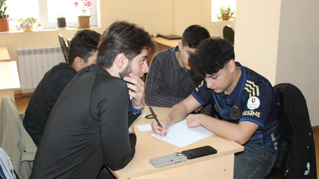 AzMİU-da “Konstitusiya və Suverenlik İli” çərçivəsində intellektual yarış keçirilib