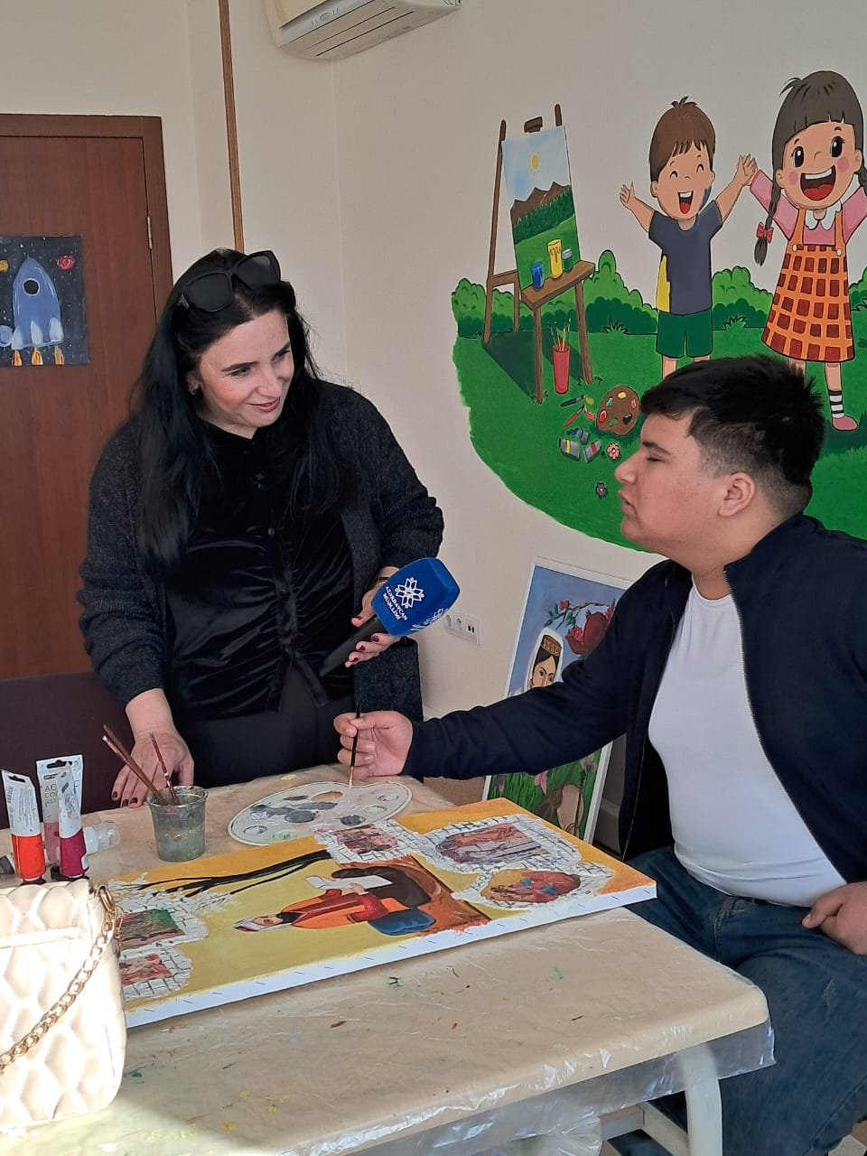 Fırçası ilə nağıllar yaradan