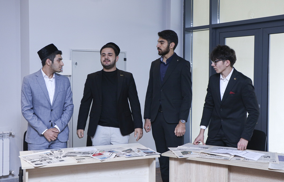 AzMİU-nun 50 illik yubileyinə həsr olunmuş sərgi keçirilib