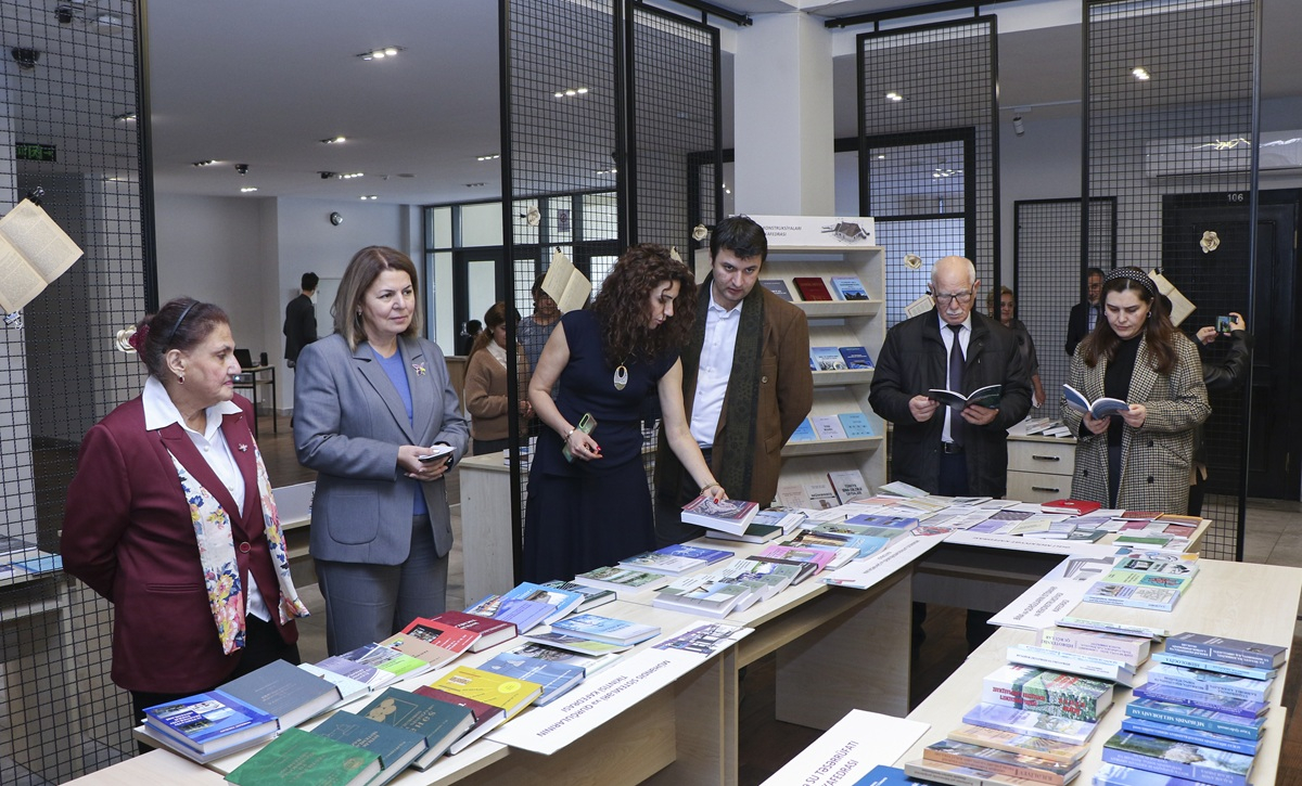 AzMİU-nun 50 illik yubileyinə həsr olunmuş sərgi keçirilib