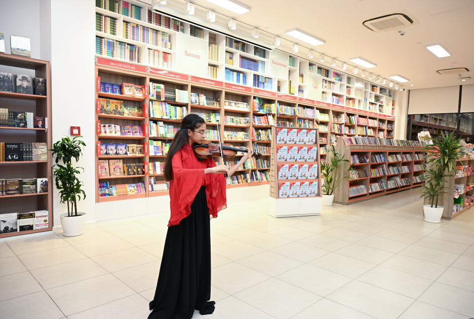 "Azərbaycan dilini öyrənirik" kitabının təqdimat mərasimi keçirilib