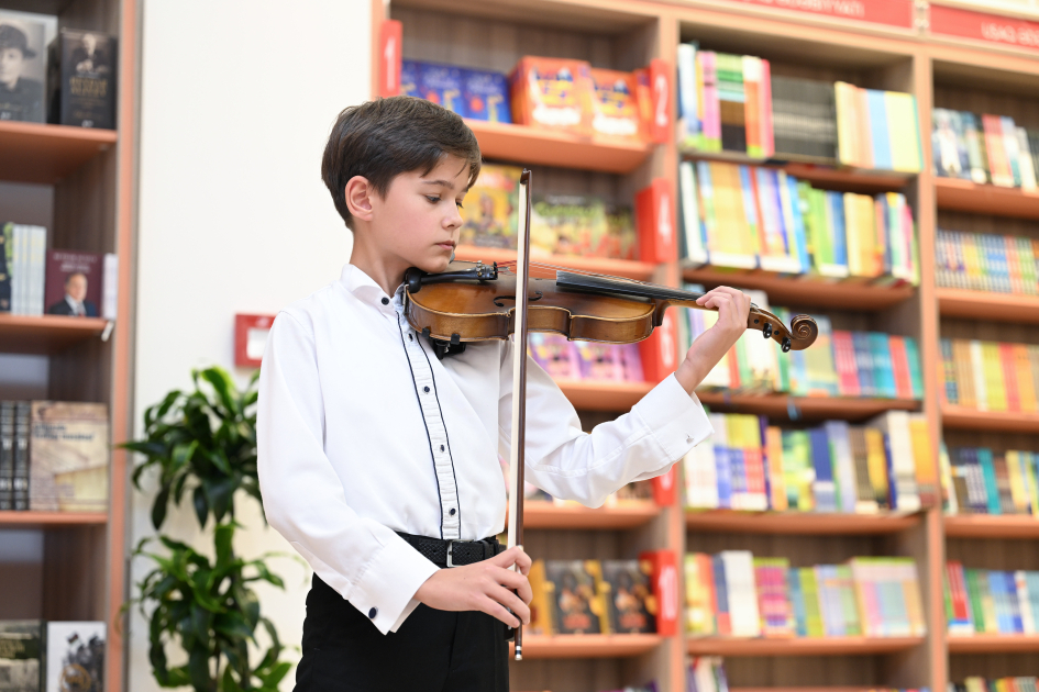 "Azərbaycan dilini öyrənirik" kitabının təqdimat mərasimi keçirilib