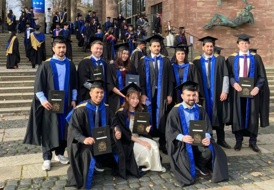ASA-nın ikili diplom proqramının məzunları Koventri Universitetində diplomlarını alıblar