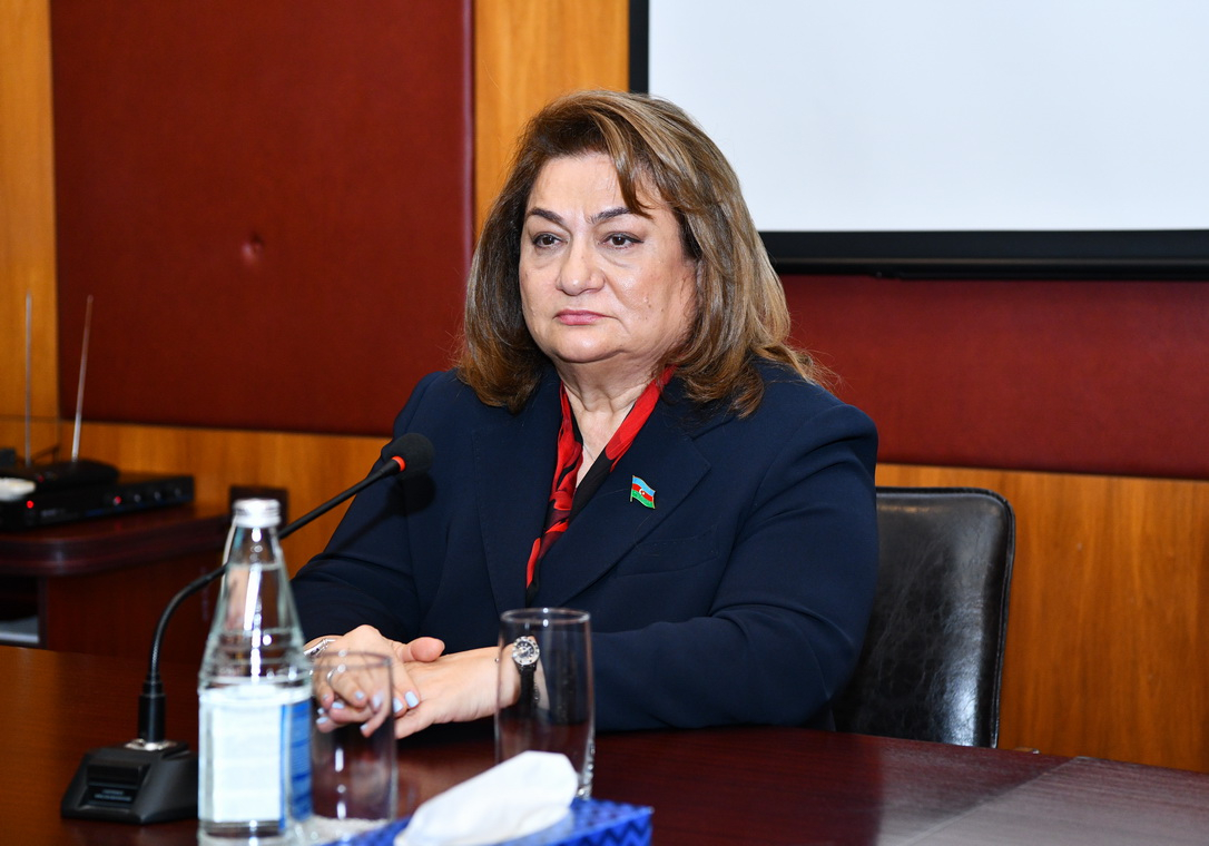 Heydər Əliyev Məktəbi ADNSU-da ictimai xadimləri bir araya gətirir