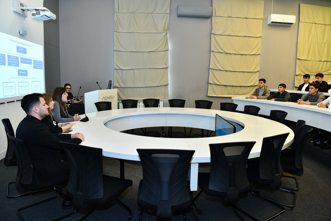 Şagirdlər “Təhsil üçün əl-ələ” layihəsi çərçivəsində ADNSU-da olublar