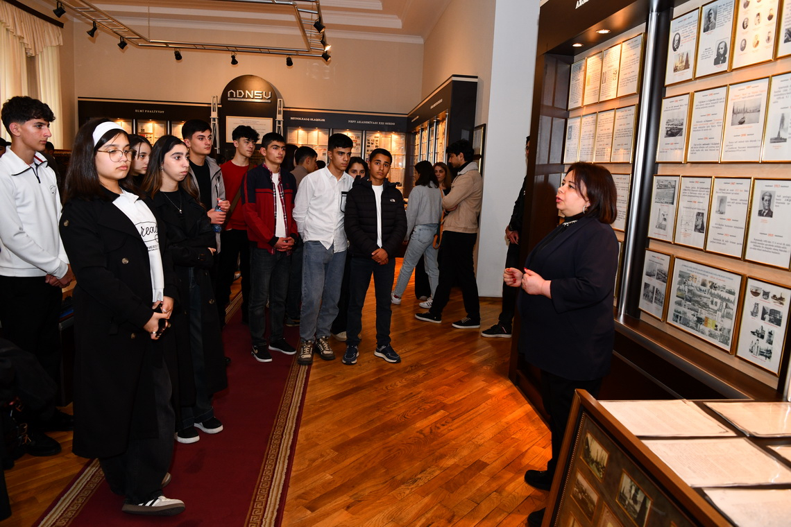 Şagirdlər “Təhsil üçün əl-ələ” layihəsi çərçivəsində ADNSU-da olublar