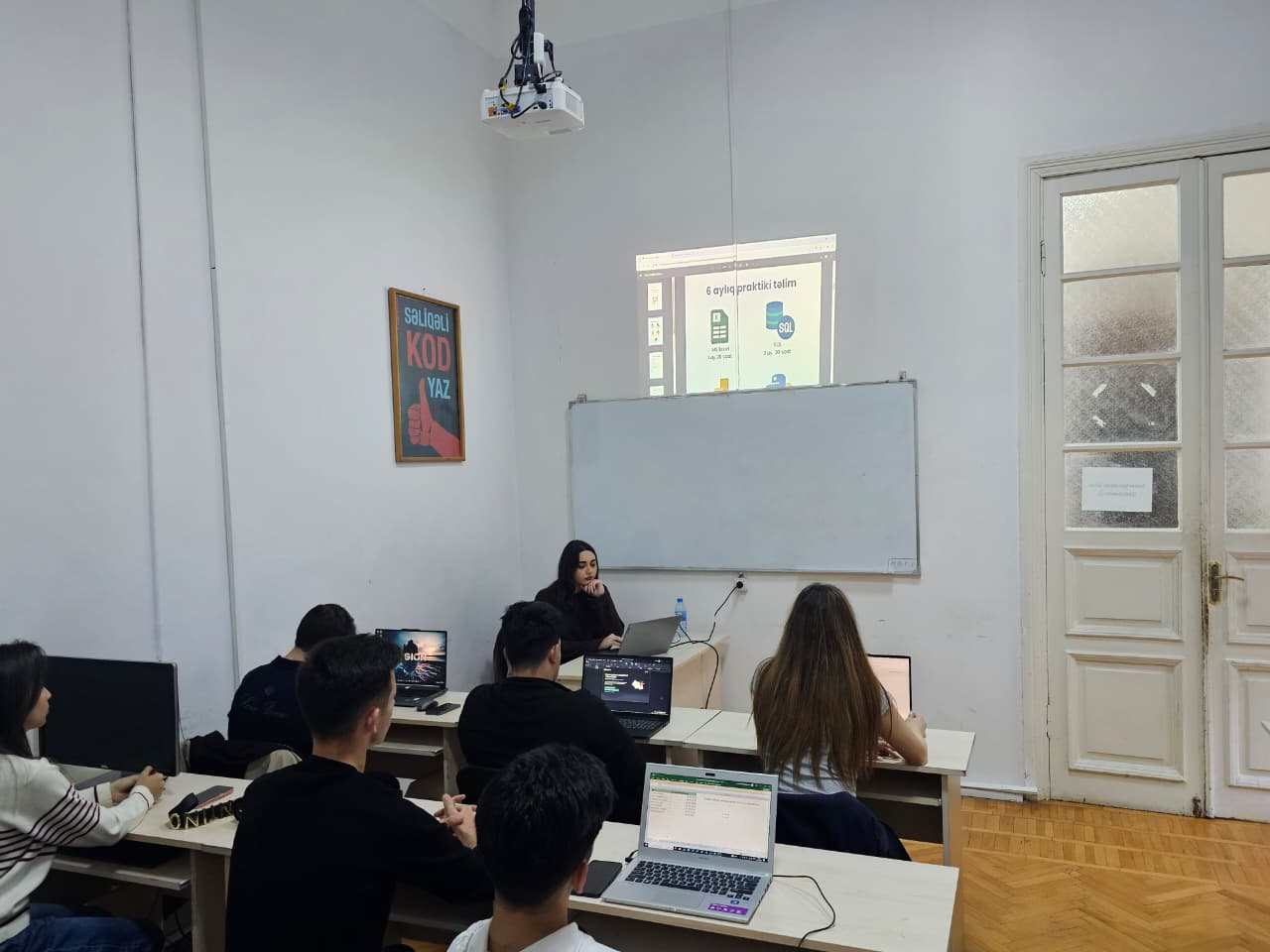 ADNSU-da tələbələr üçün data analitikası kursuna start verilib