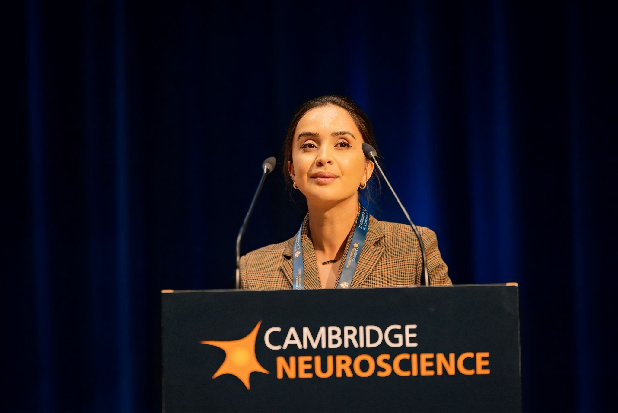 DP təqaüdçüsünün araşdırması Kembric simpoziumunda təqdim edilib