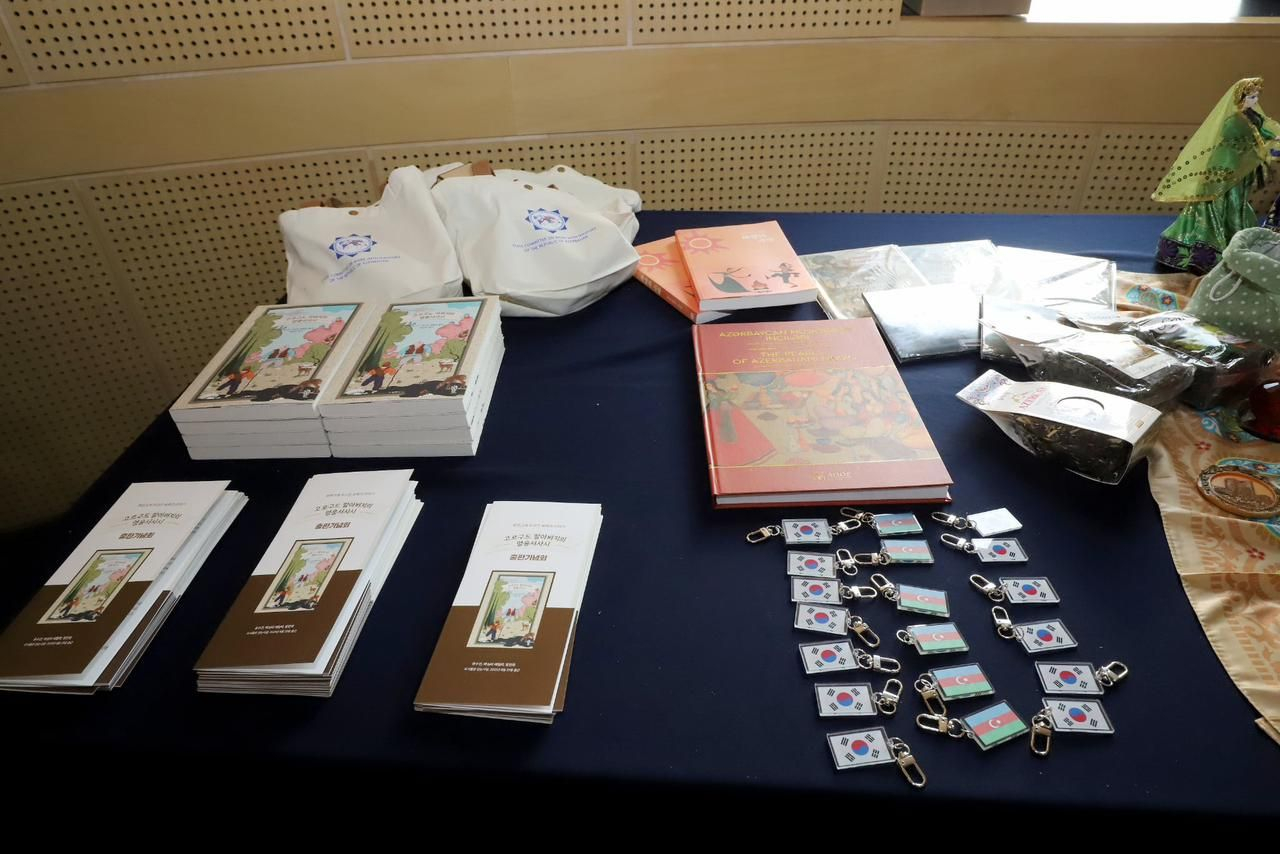 Seul Milli Universitetində Koreya dilində “Kitabi-Dədə Qorqud” dastanı təqdim edilib