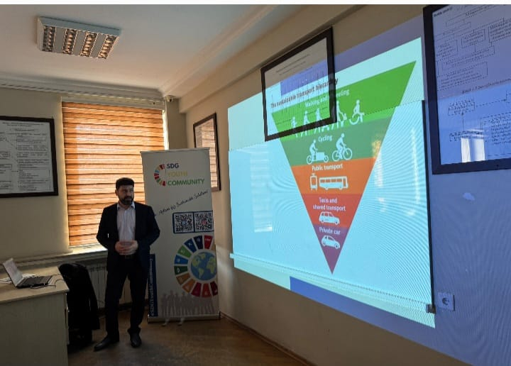 AzMİU-da "Dayanıqlı şəhərin mobilliyinin ekologiyaya təsiri” mövzusu müzakirə edilib