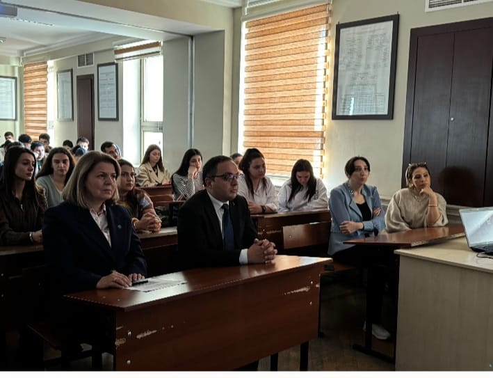 AzMİU-da "Dayanıqlı şəhərin mobilliyinin ekologiyaya təsiri” mövzusu müzakirə edilib