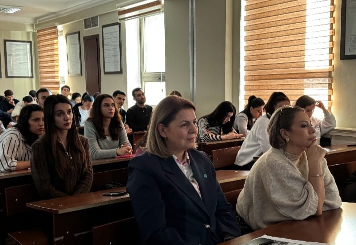 AzMİU-da "Dayanıqlı şəhərin mobilliyinin ekologiyaya təsiri” mövzusu müzakirə edilib