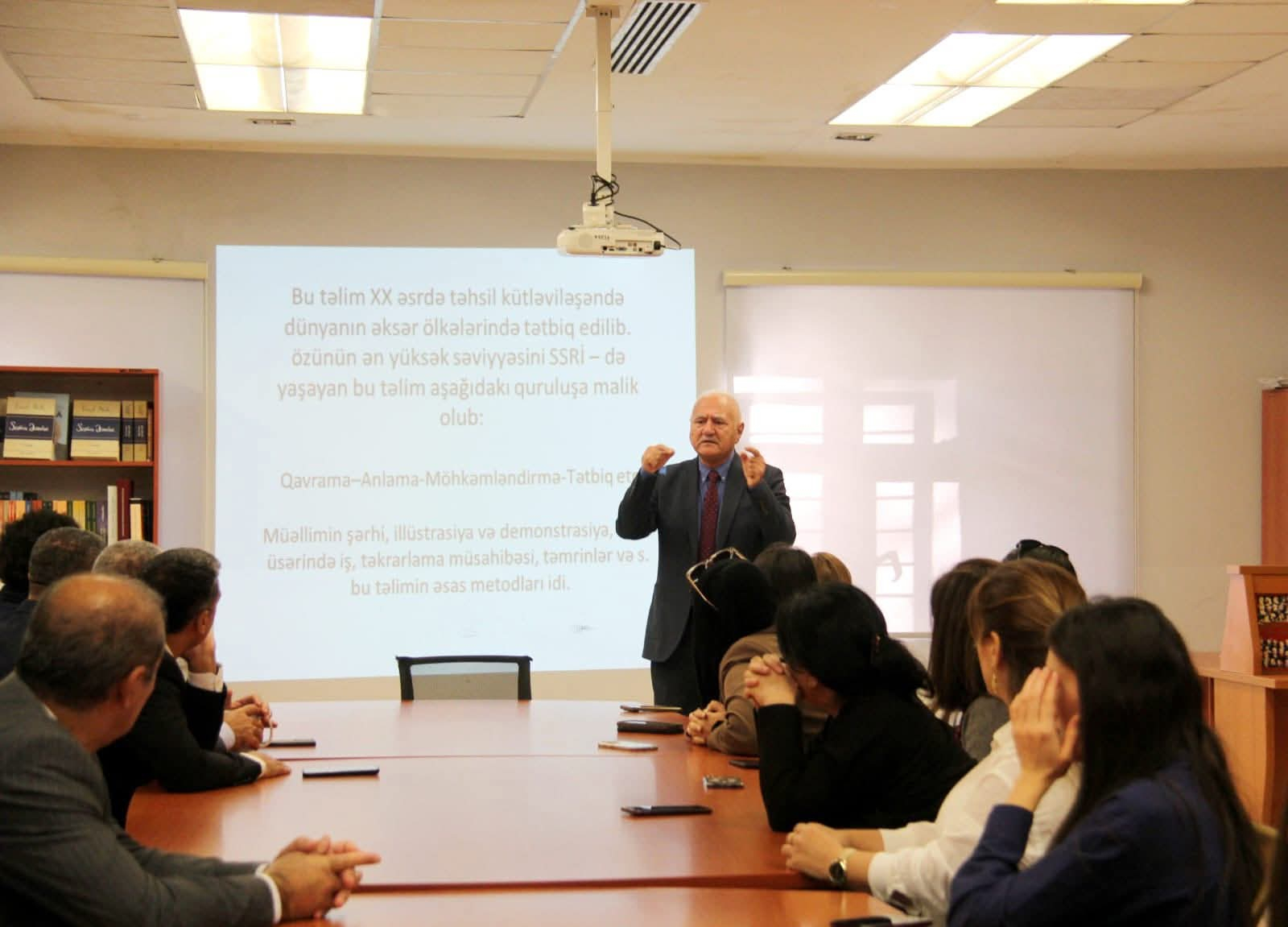 Mübariz İbrahimov adına Təhsil Kompleksində müəllimlər üçün pedaqoji təlim keçirilib