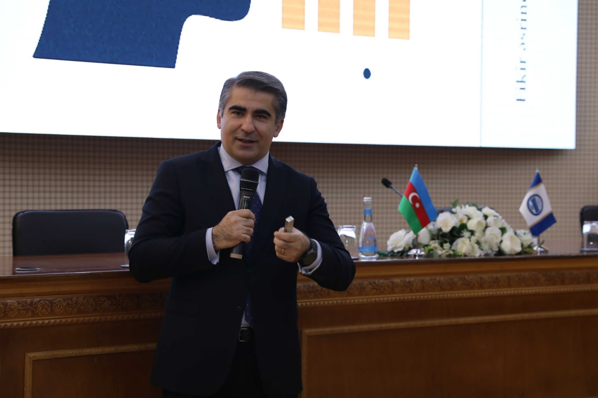 Elm və təhsil nazirinin müşaviri Nicat Məmmədli BDU-da “Məzun seminarı” keçirib