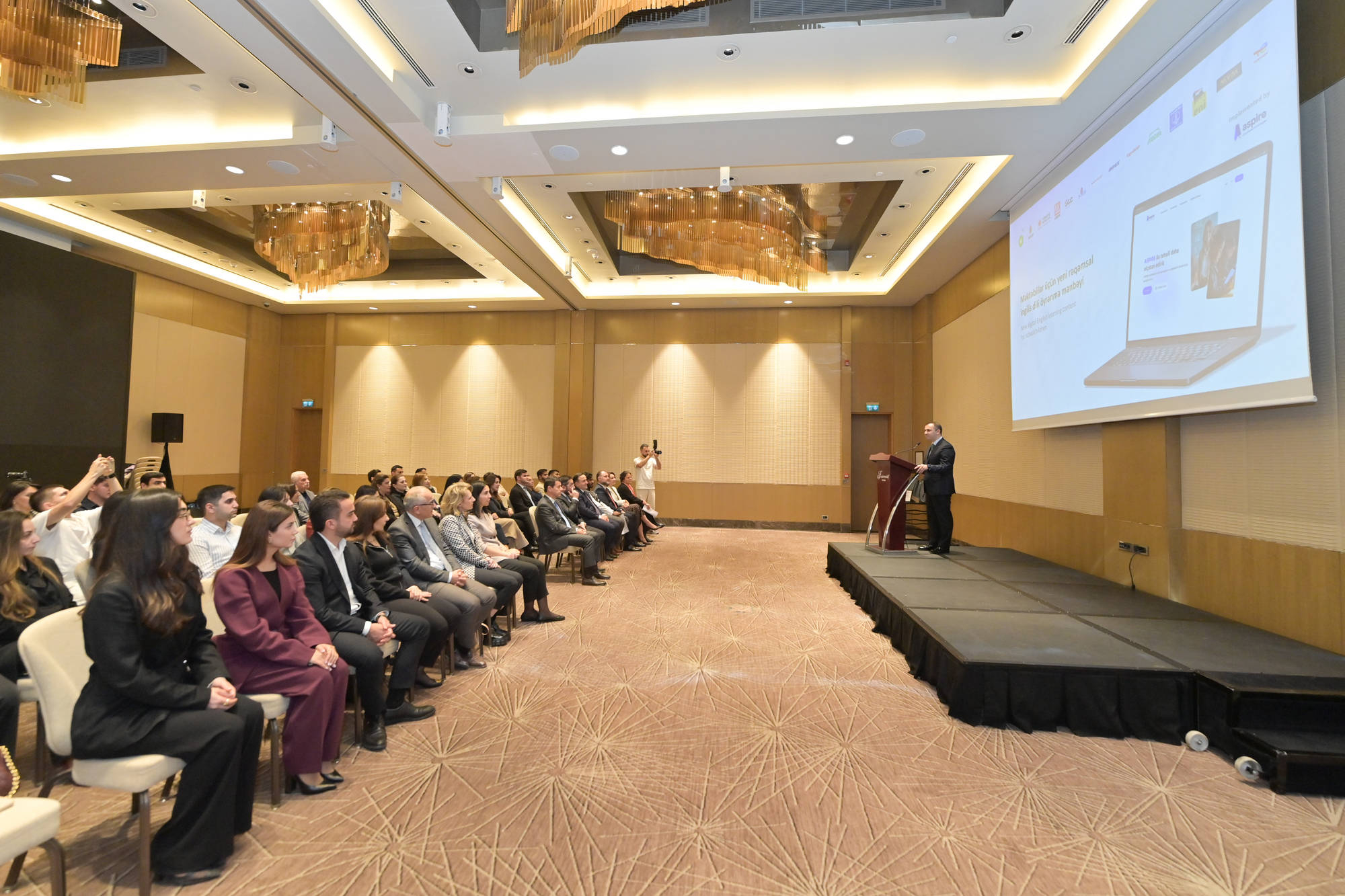 Məktəblilər üçün yeni rəqəmsal ingilis dili öyrənmə platforması yaradılıb