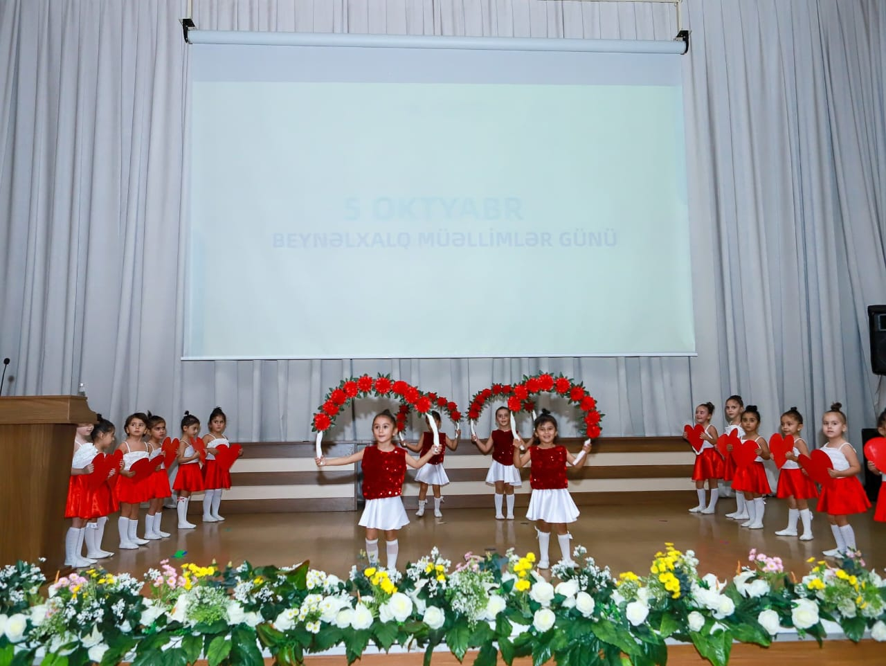 Bizi alqışlayanda çox sevinirik