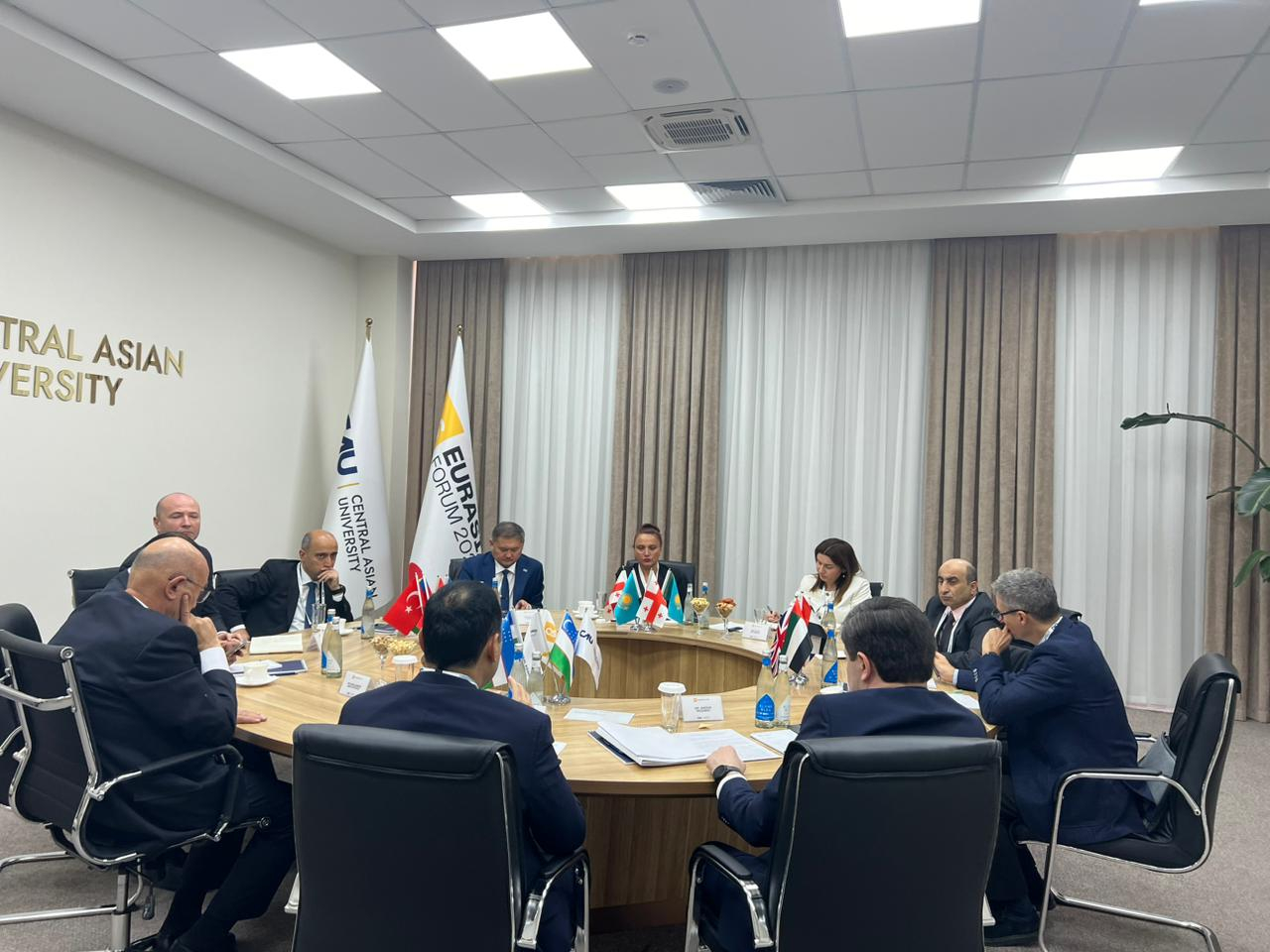 Emin Əmrullayev QS Avrasiya Forumunda çıxış edib