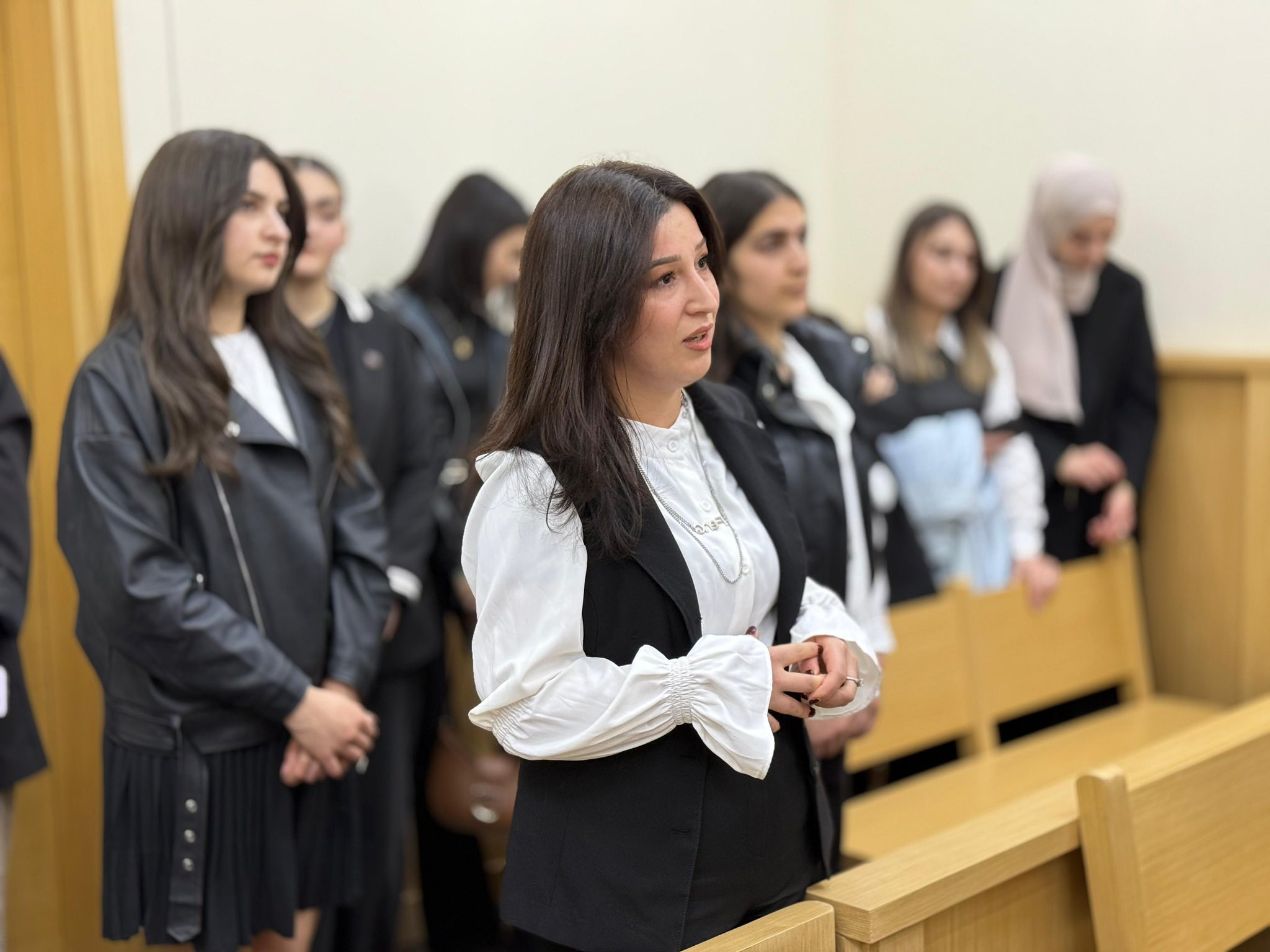 Qəbələ Peşə Təhsil Mərkəzinin tələbələri rayon məhkəməsinə ekskursiya ediblər