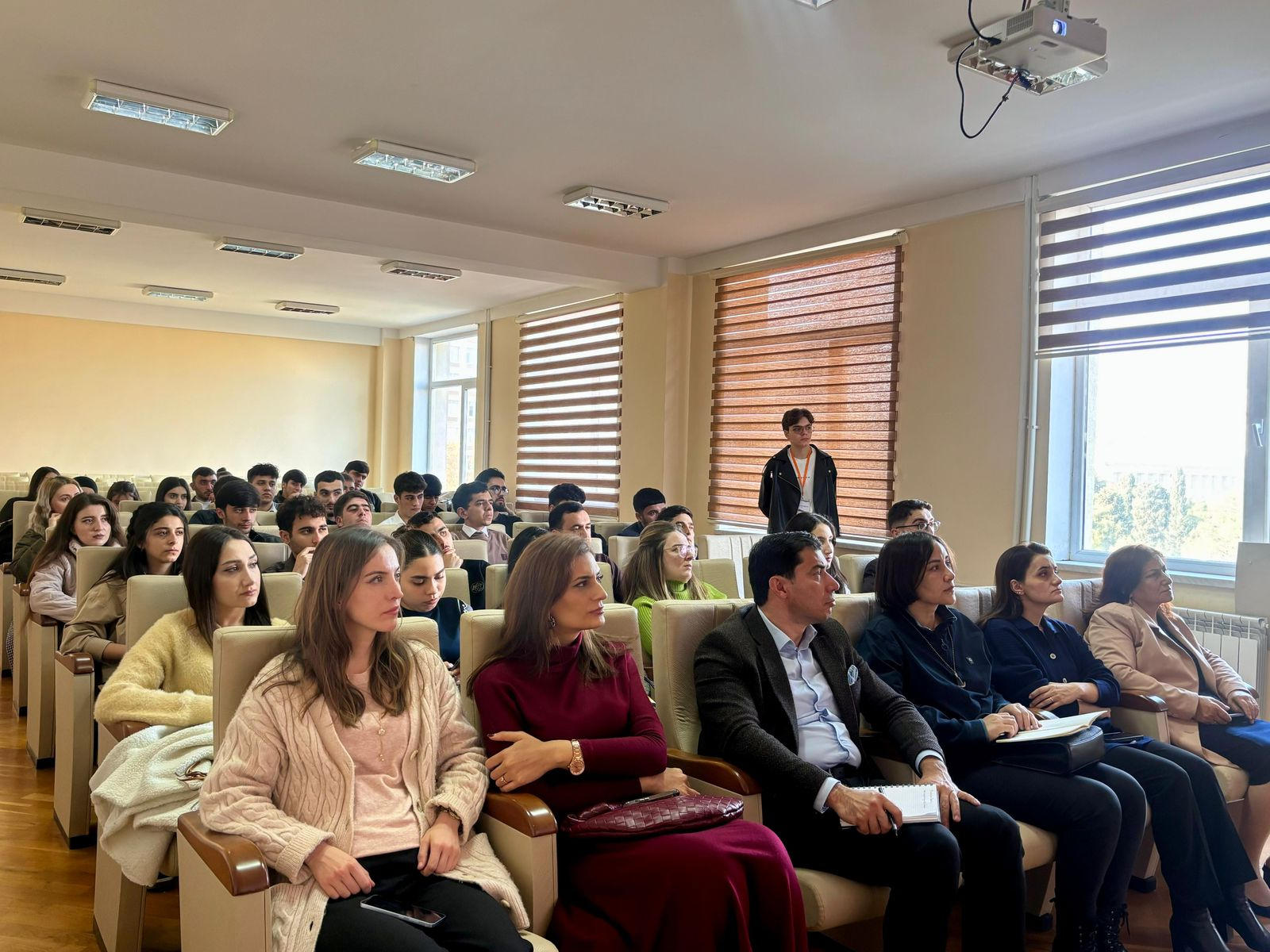 AzMİU-da “Elmi məqalələrin hazırlanması qaydaları” mövzusunda seminar keçirilib