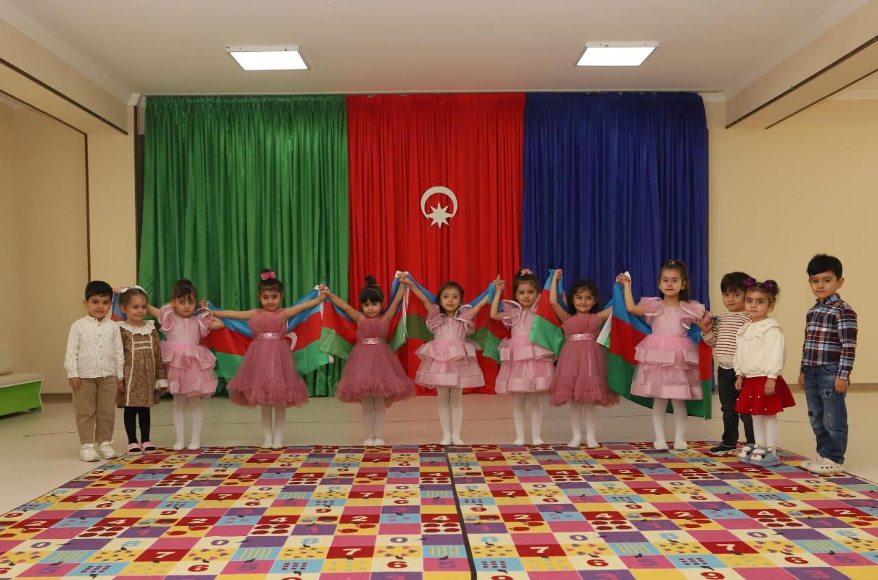 Bizi alqışlayanda çox sevinirik