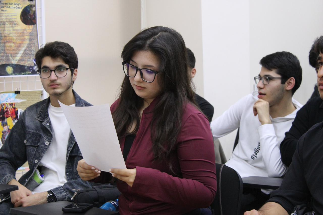 AzMİU-da “Karyerada liderliyə doğru ilk addımlar” adlı sessiya keçirilib