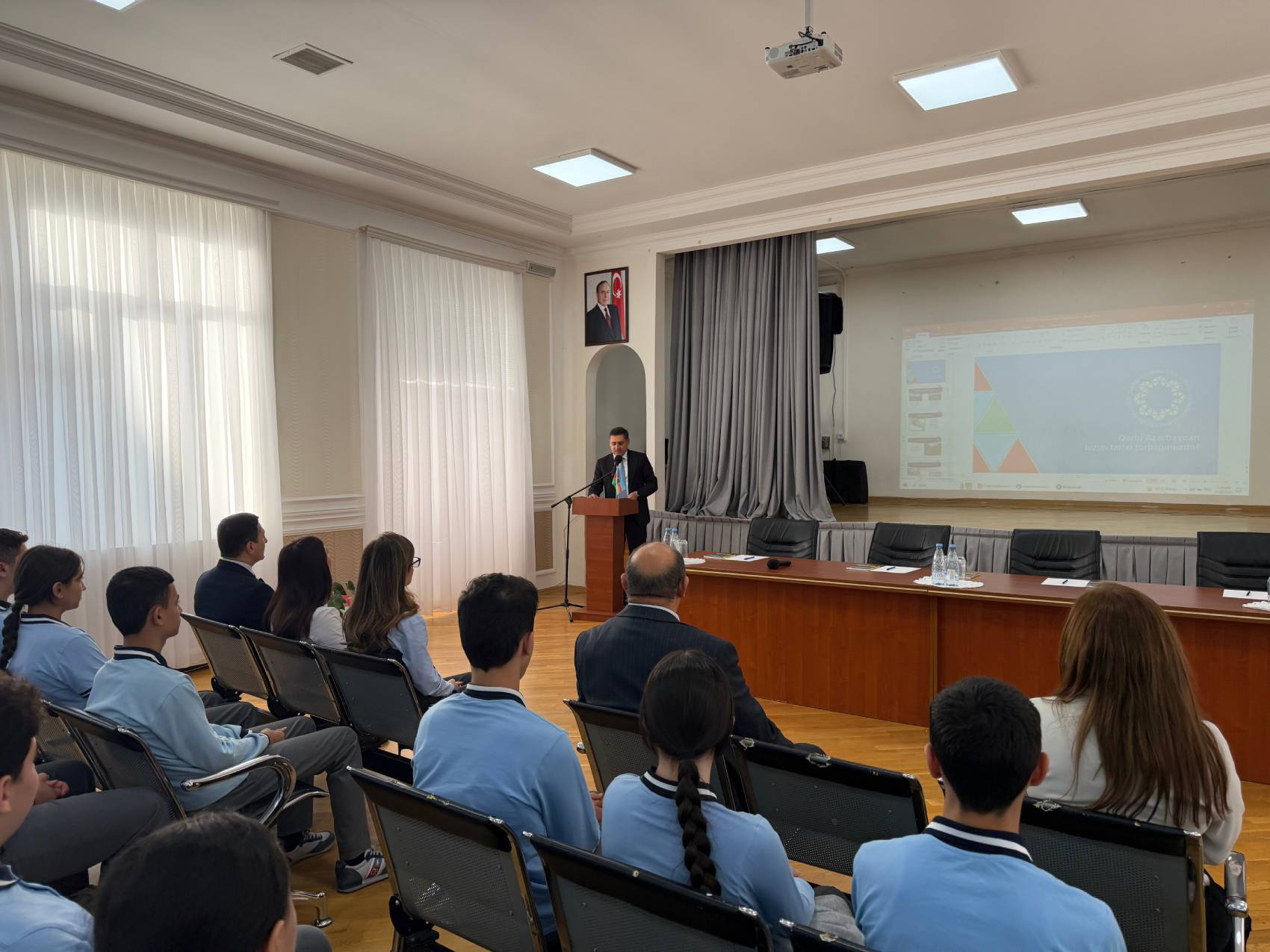 Məktəblərdə “Qərbi Azərbaycana qayıdış” mövzusunda görüşlər keçirilib