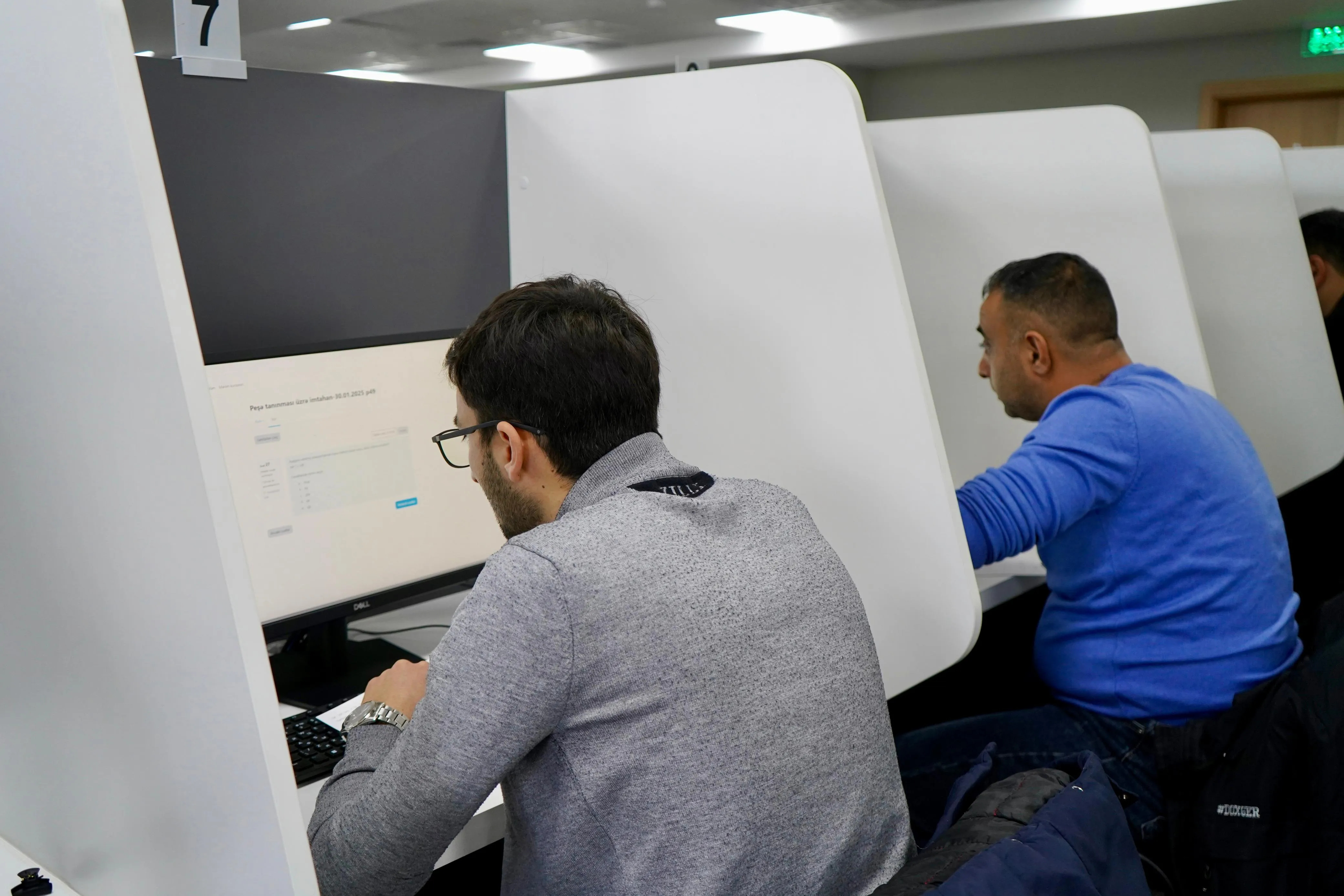 Xaricdə ali təhsil alanlar üçün peşə tanınması imtahanı keçiriləcək