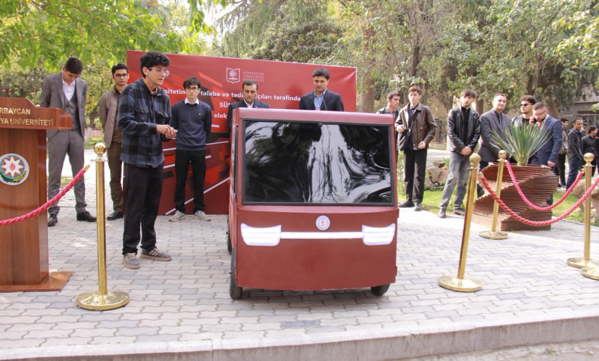 “Gəl yanıma”  deyilir və avtomobil işləyir