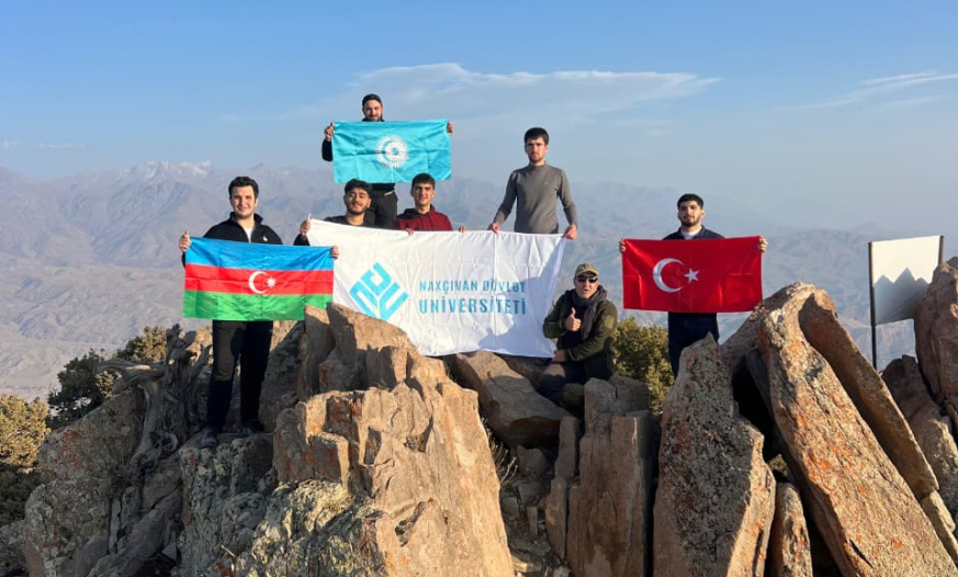 NDU-nun müəllim və tələbələri Haçadağ zirvəsinə Zəfər yürüşü ediblər