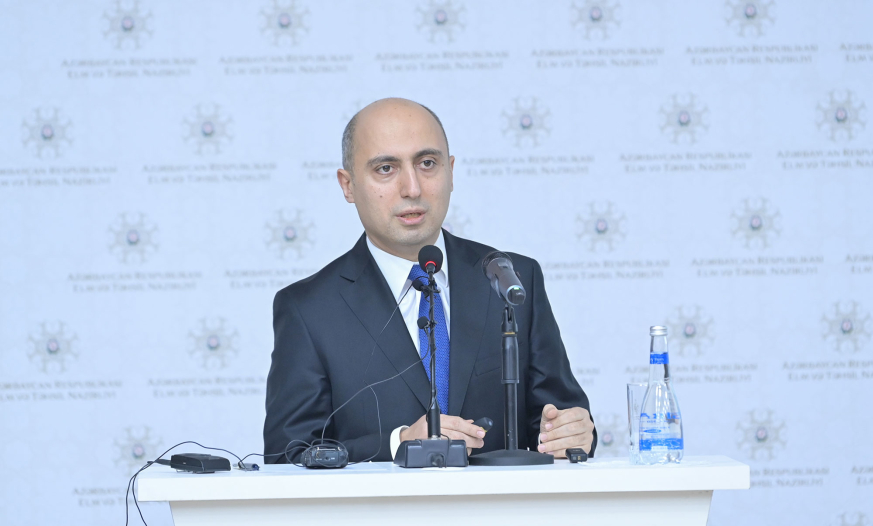 Emin Əmrullayev: Müəllimlər üçün standartlar əvvəlkilərdən daha yüksək olmalıdır