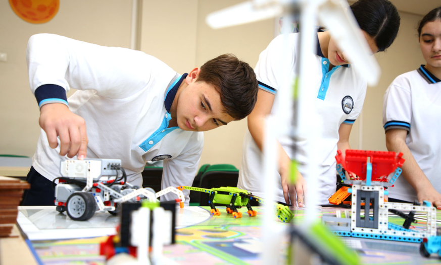 STEAM-in ayrıca ixtisas kimi tədrisi təhsilə hansı töhfələri verəcək?