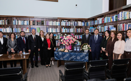 UNEC-də “İctimaiyyətlə əlaqələr” dərsliyinin təqdimatı keçirilib