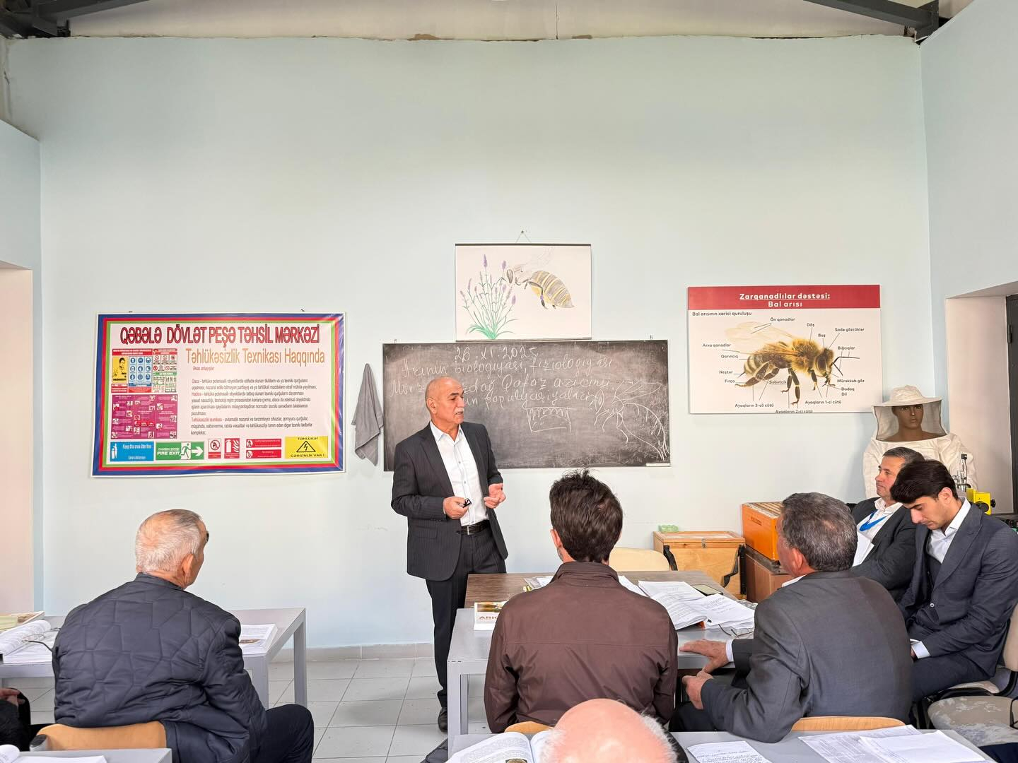 Qəbələ Dövlət Peşə Təhsil Mərkəzində arıçılıq üzrə "açıq dərs" keçirilib