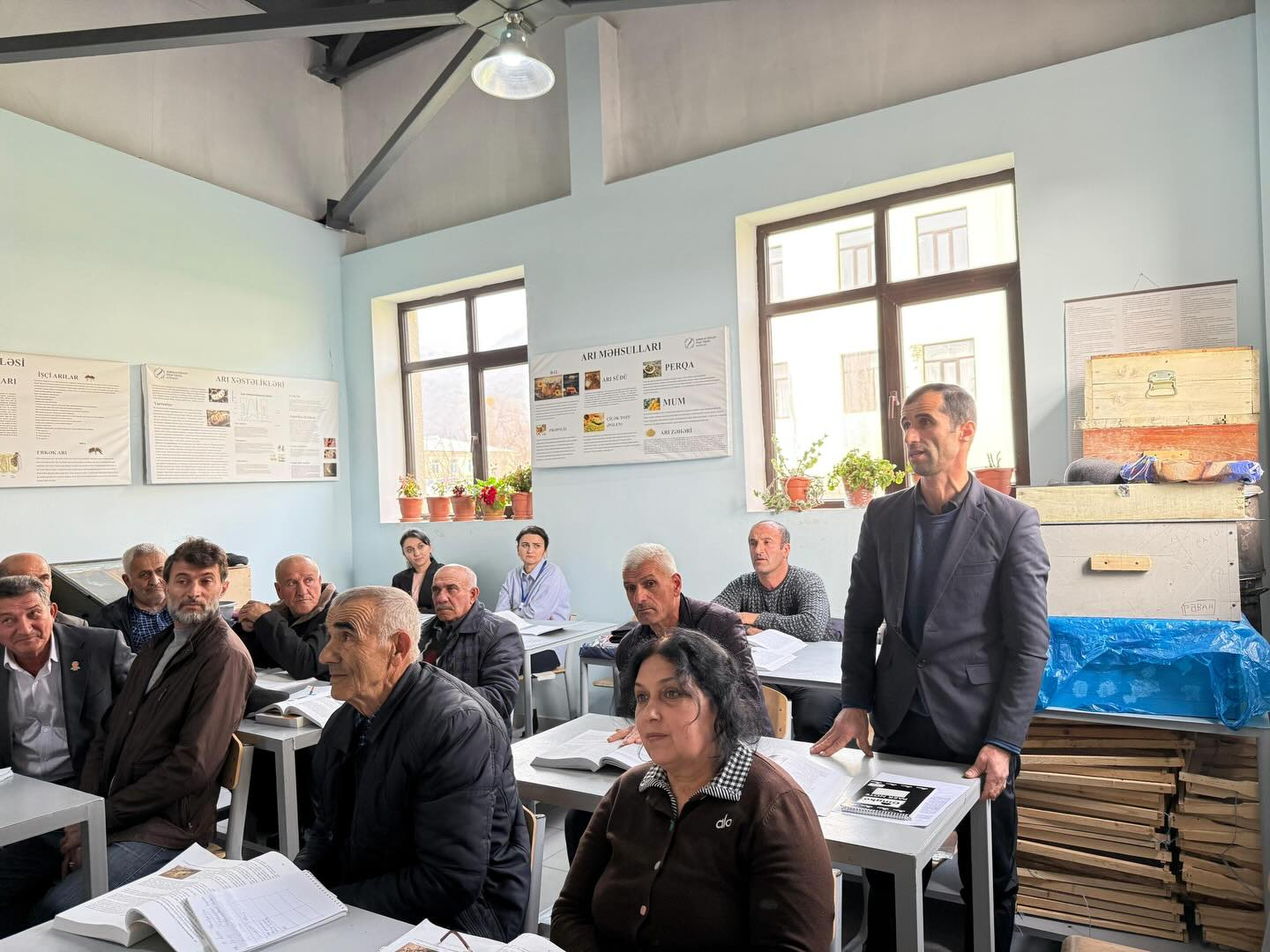 Qəbələ Dövlət Peşə Təhsil Mərkəzində arıçılıq üzrə "açıq dərs" keçirilib