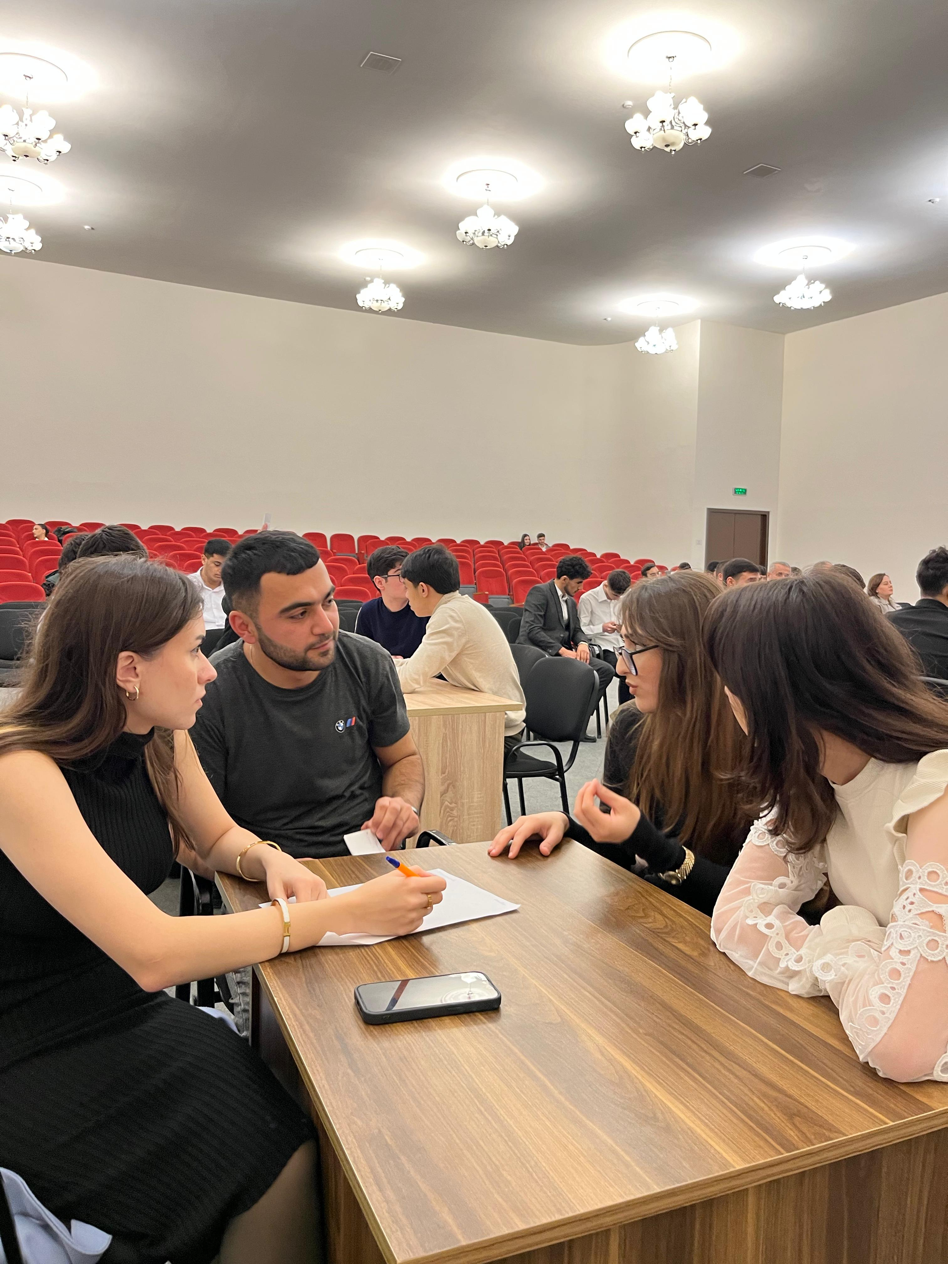 LDU-da Ümumdünya Torpaq Gününə həsr olunmuş yarış keçirilib