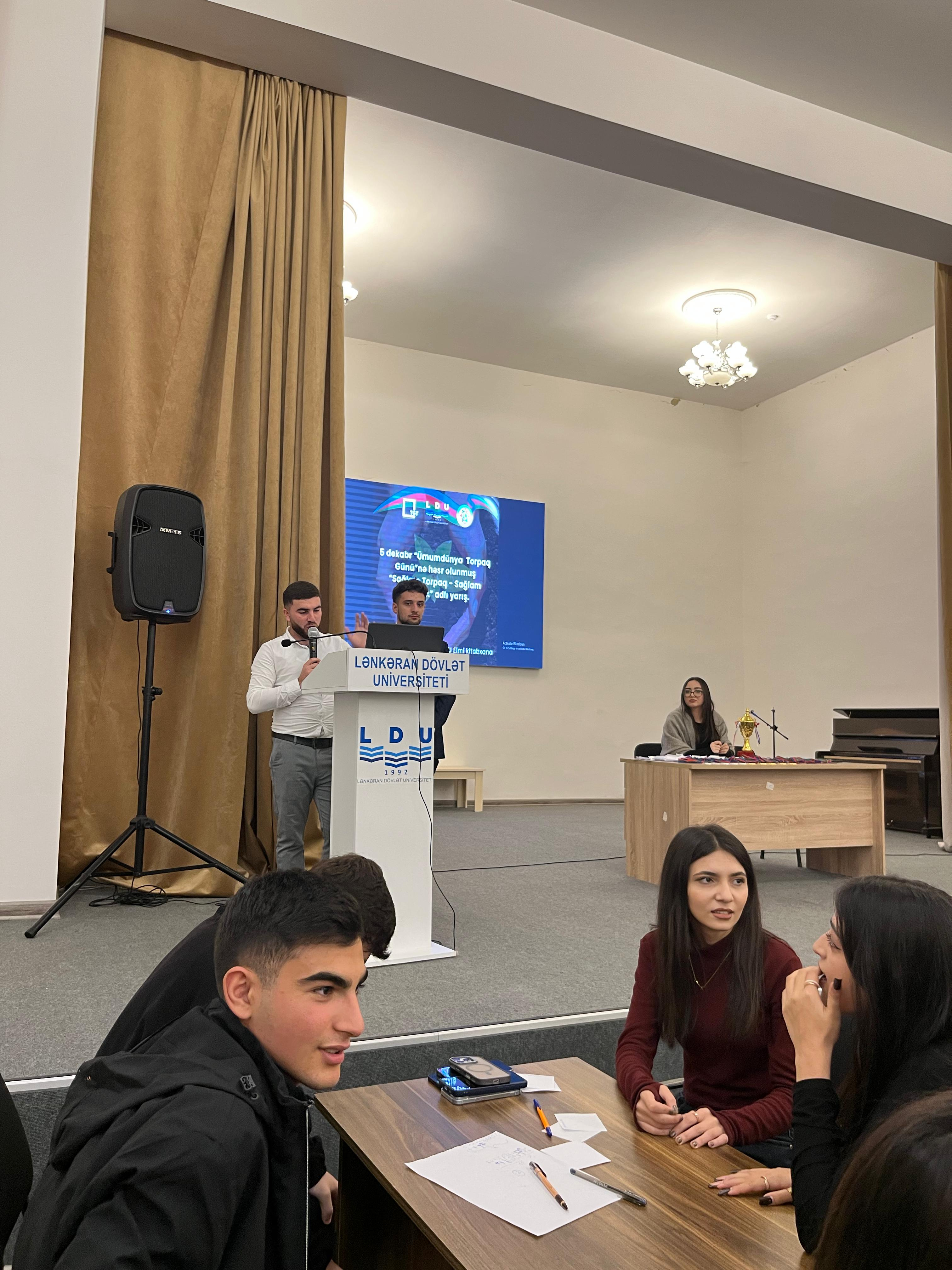 LDU-da Ümumdünya Torpaq Gününə həsr olunmuş yarış keçirilib