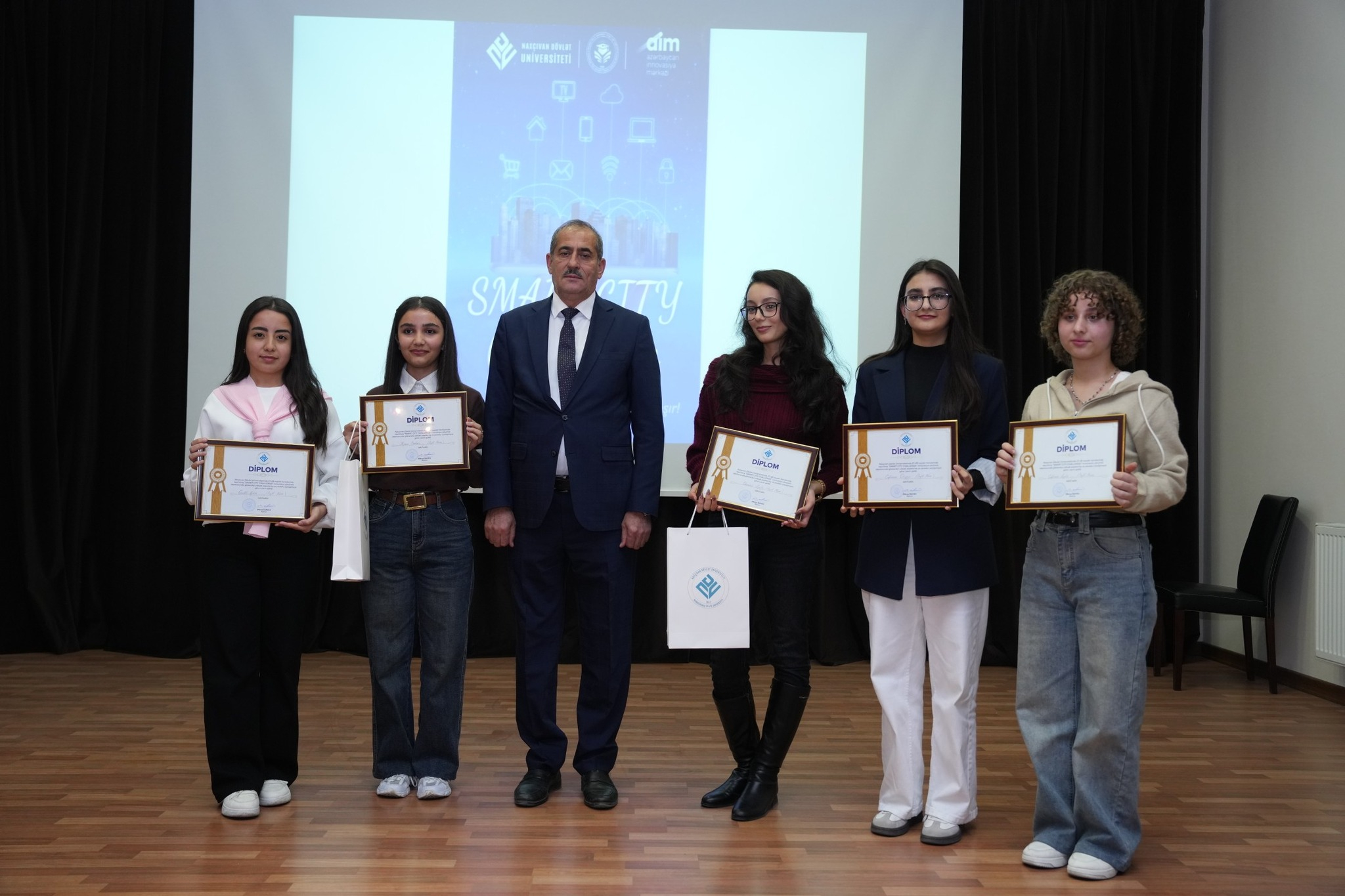 NDU-da “Smart City Challenge” IDEATONU keçirilib