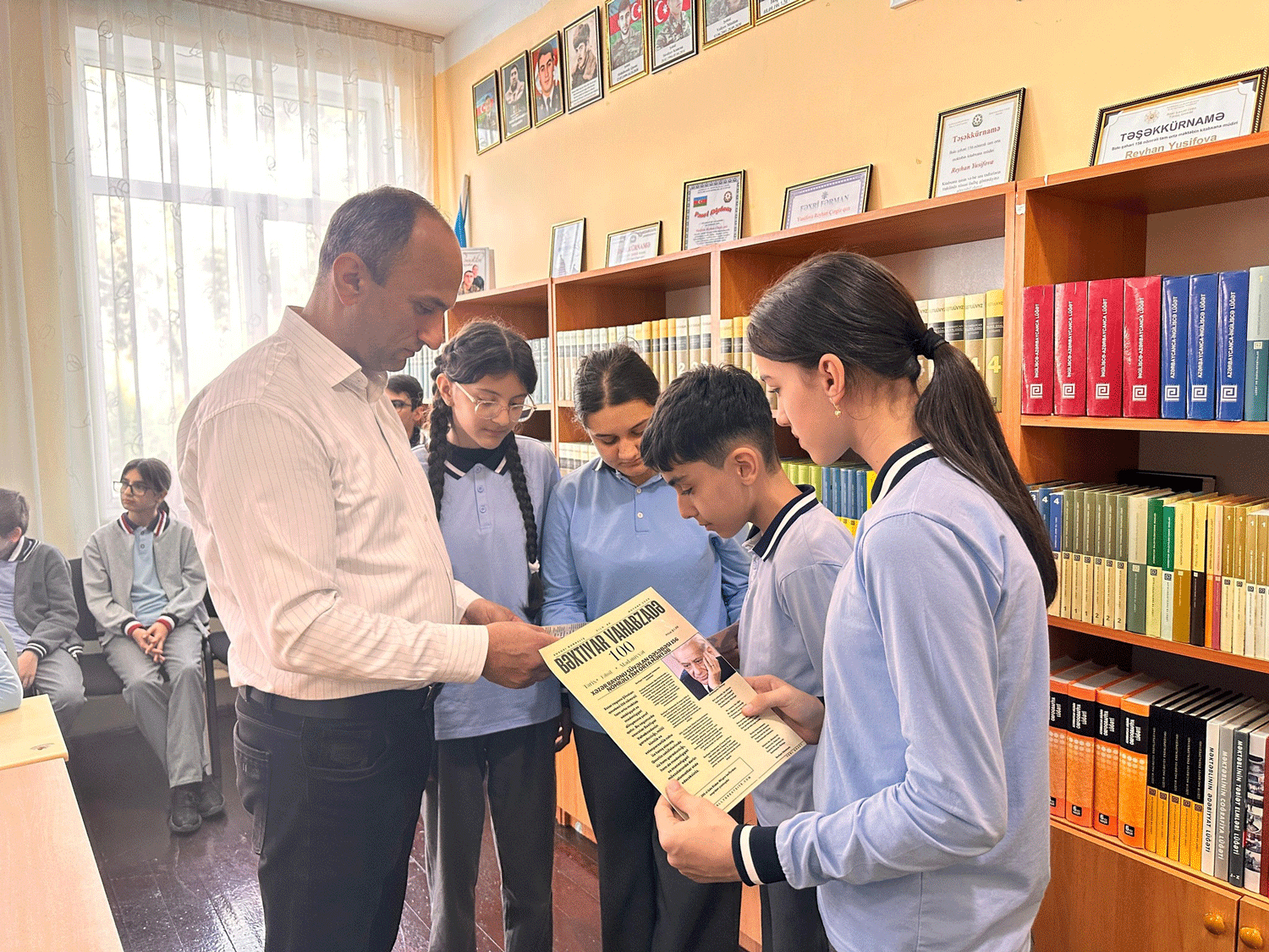 Paytaxt məktəblərində Bəxtiyar Vahabzadənin yubileyi qeyd olunub