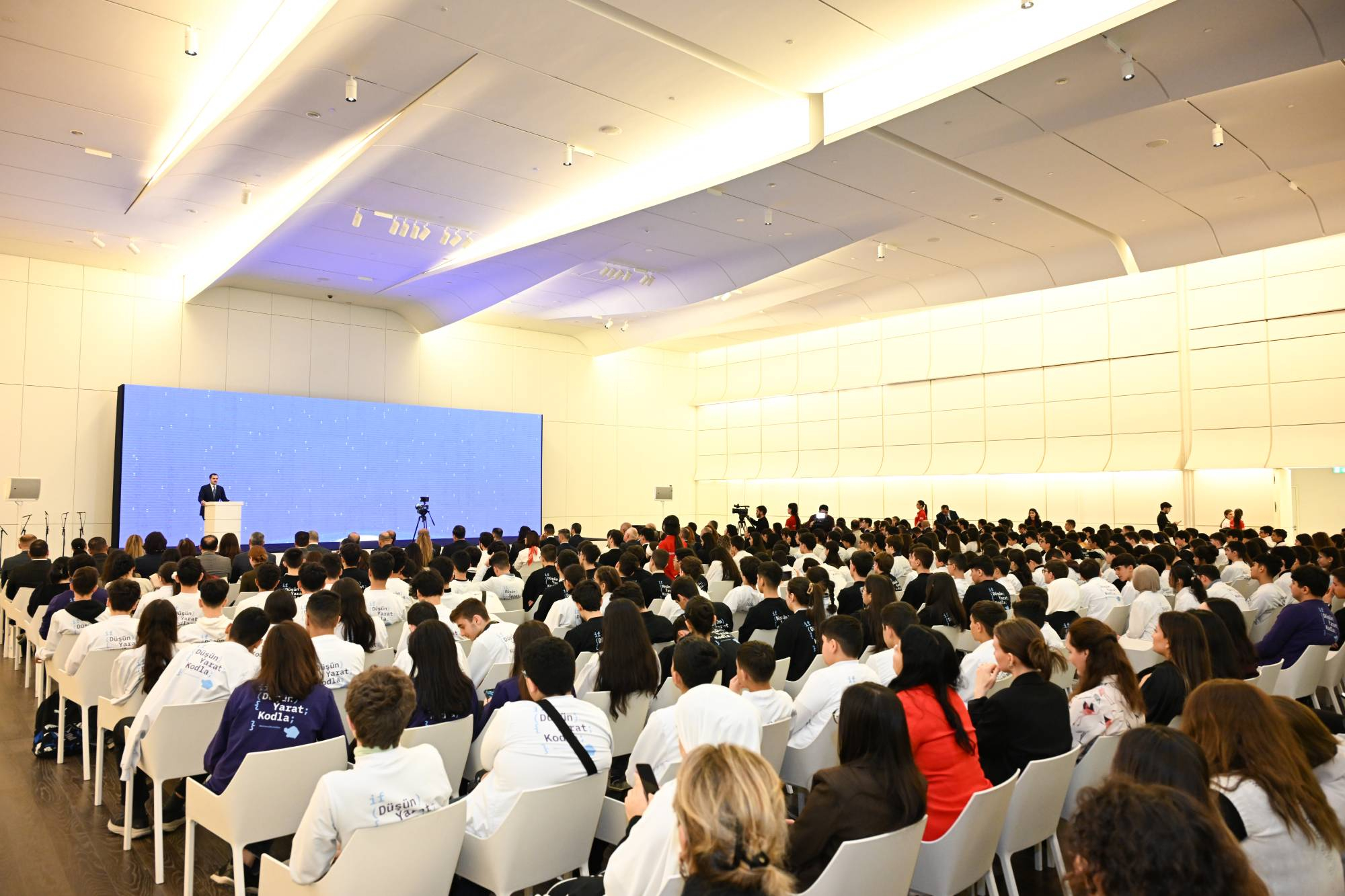 Məktəblilərarası Milli Hakaton – 2025-in qalibləri mükafatlandırılıblar