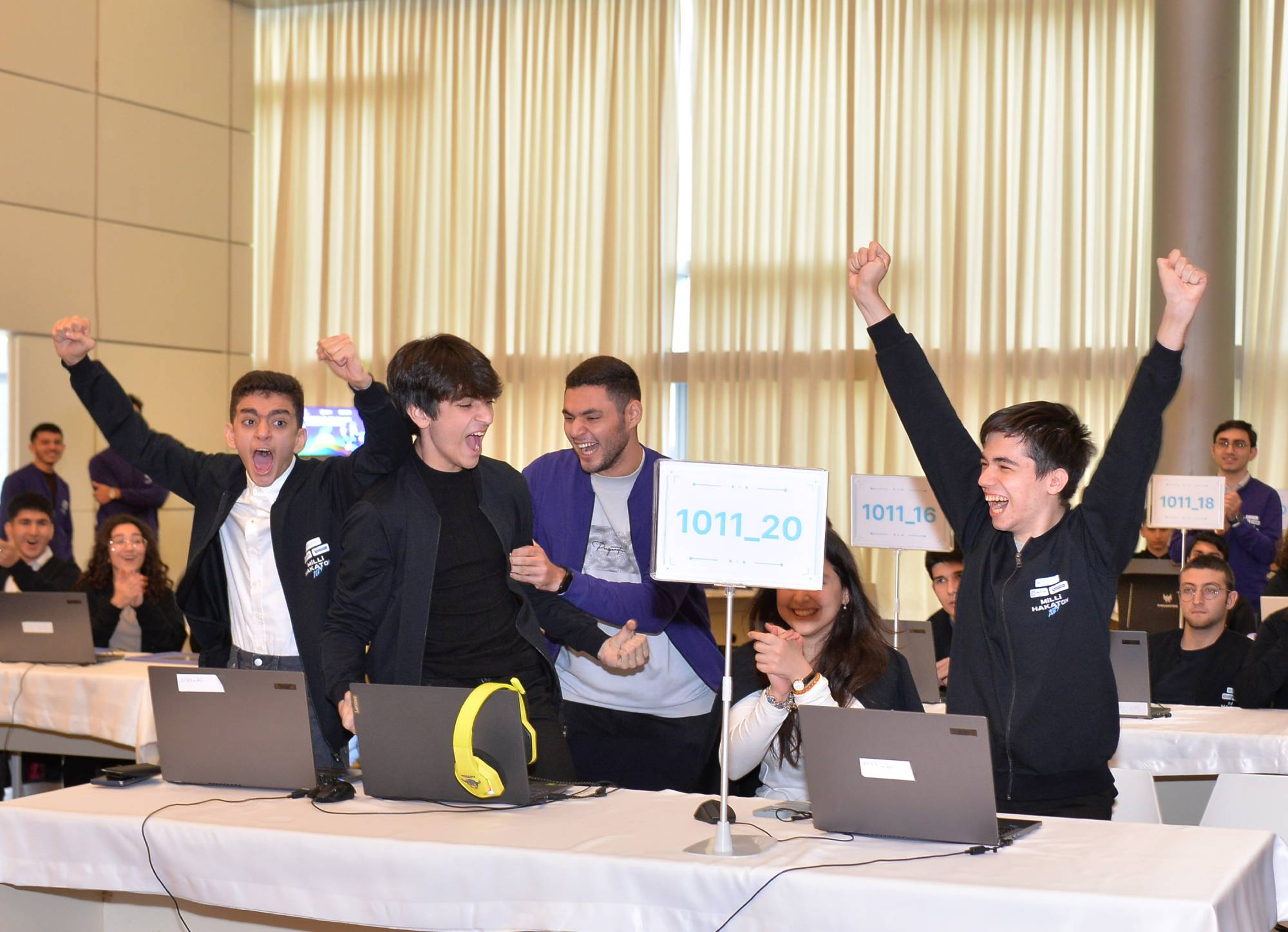 Məktəblilərarası Milli Hakaton – 2025-in qalibləri mükafatlandırılıblar