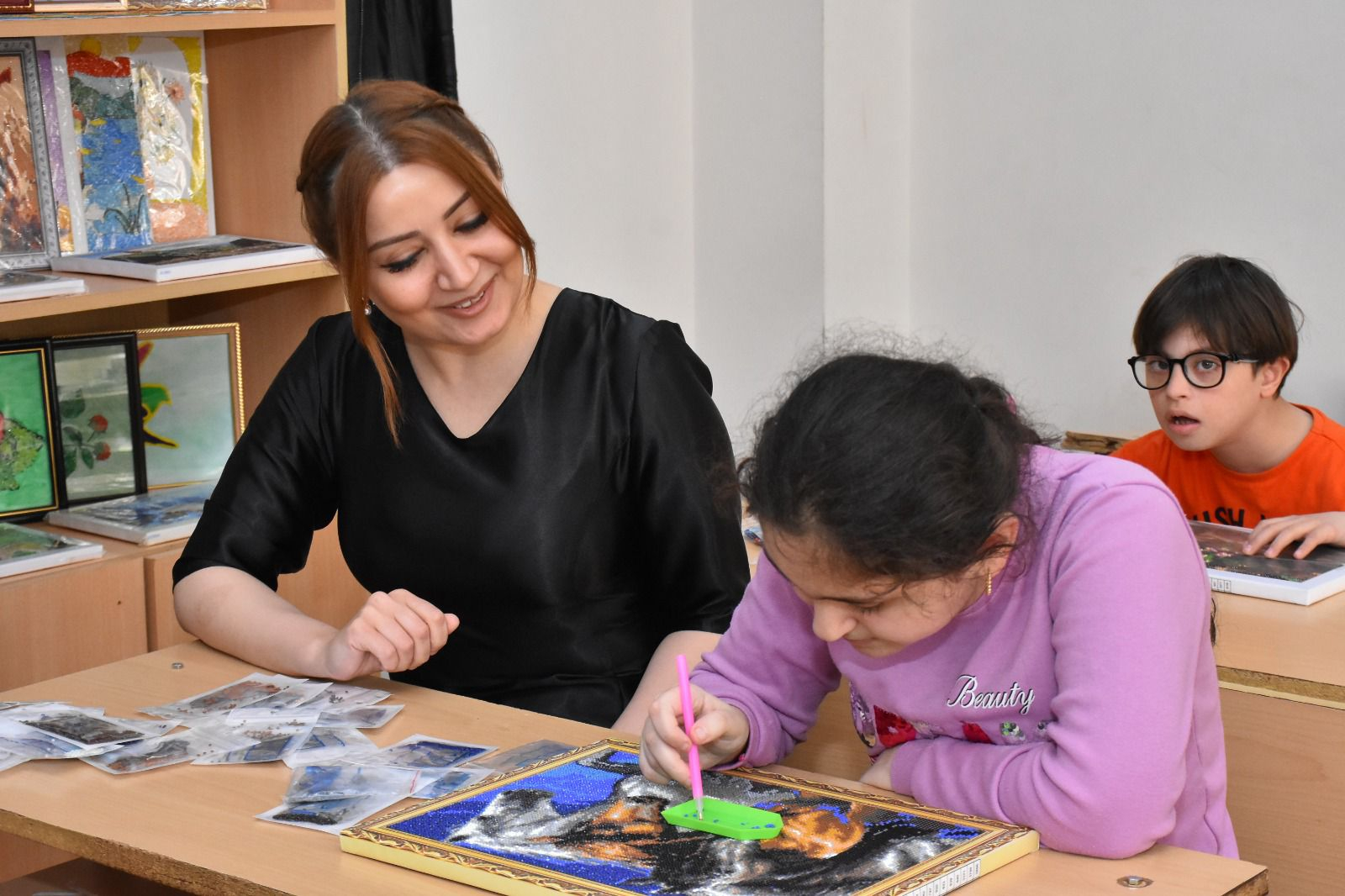 Tərpənən uşağı susdurmaq yox, anlamaq — Həqiqi inklüziv təhsil elə buradan başlayır