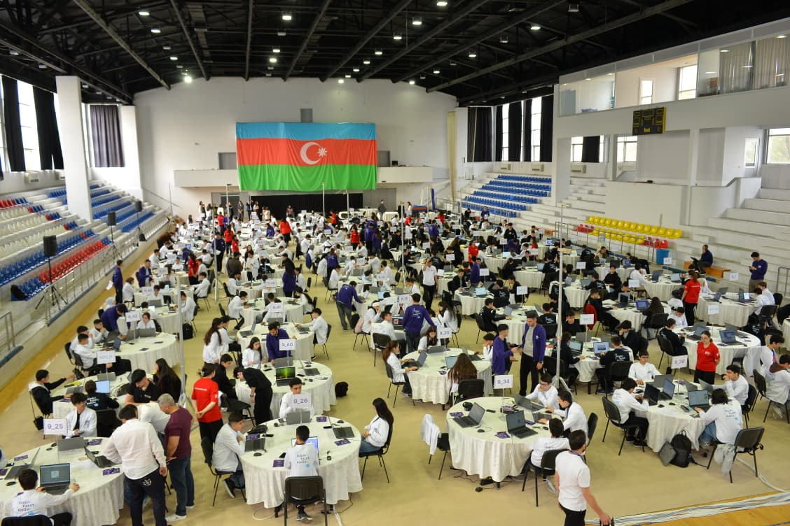 Gələcəyin kodunu yazanlar: Hakatondan REPORTAJ