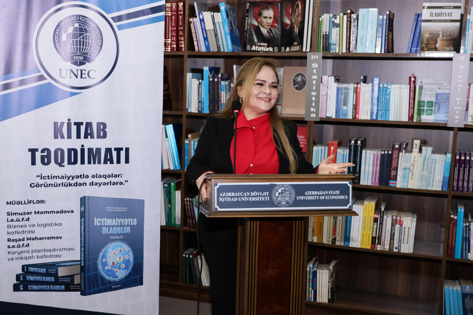 UNEC-də “İctimaiyyətlə əlaqələr” dərsliyinin təqdimatı keçirilib