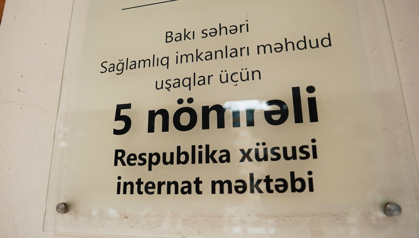 Qaranlığa işıq saçan barmaqlar: