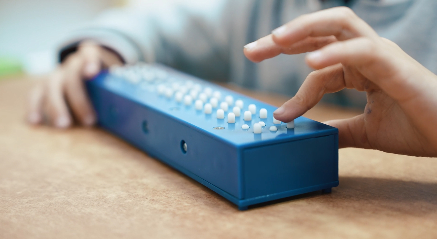 Qaranlığa işıq saçan barmaqlar: